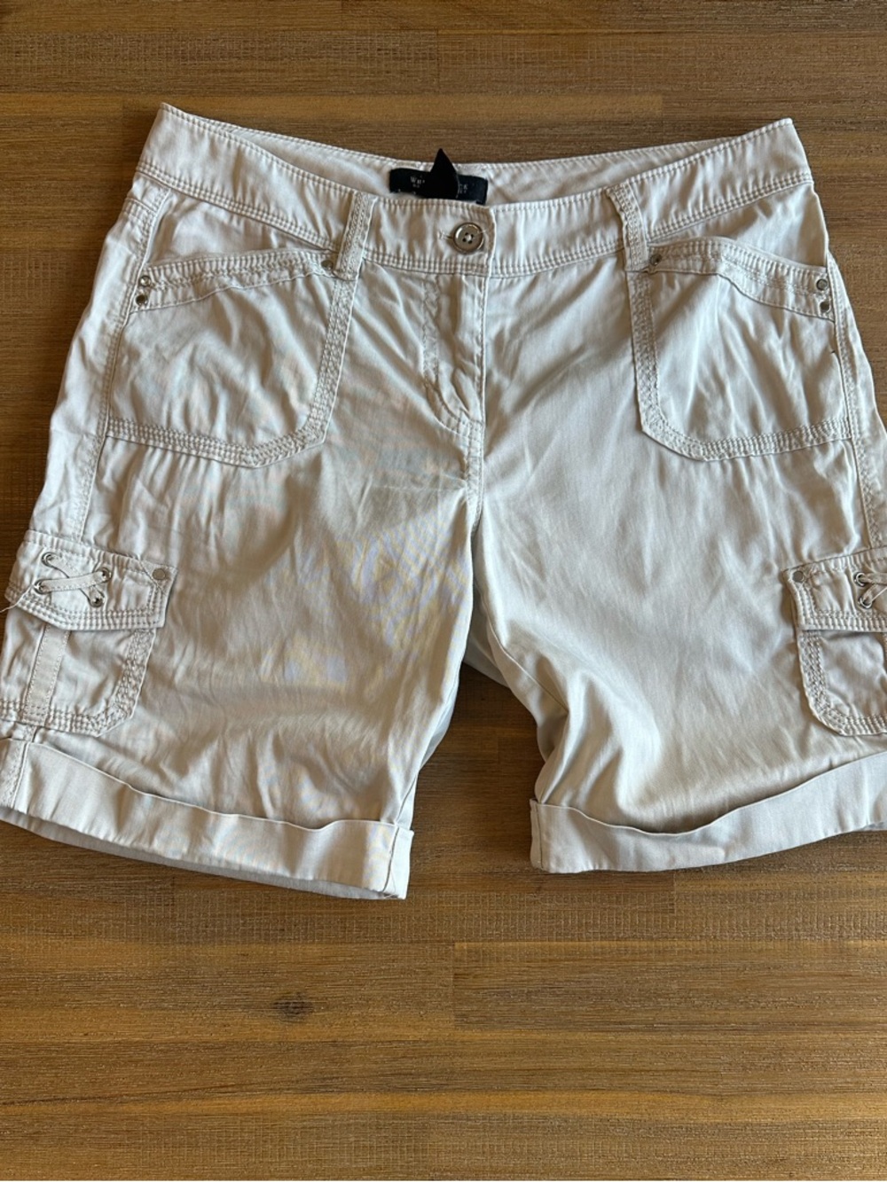 White House Black Market Cream Cargo Roll-Cuff Bermuda Shorts Size 0